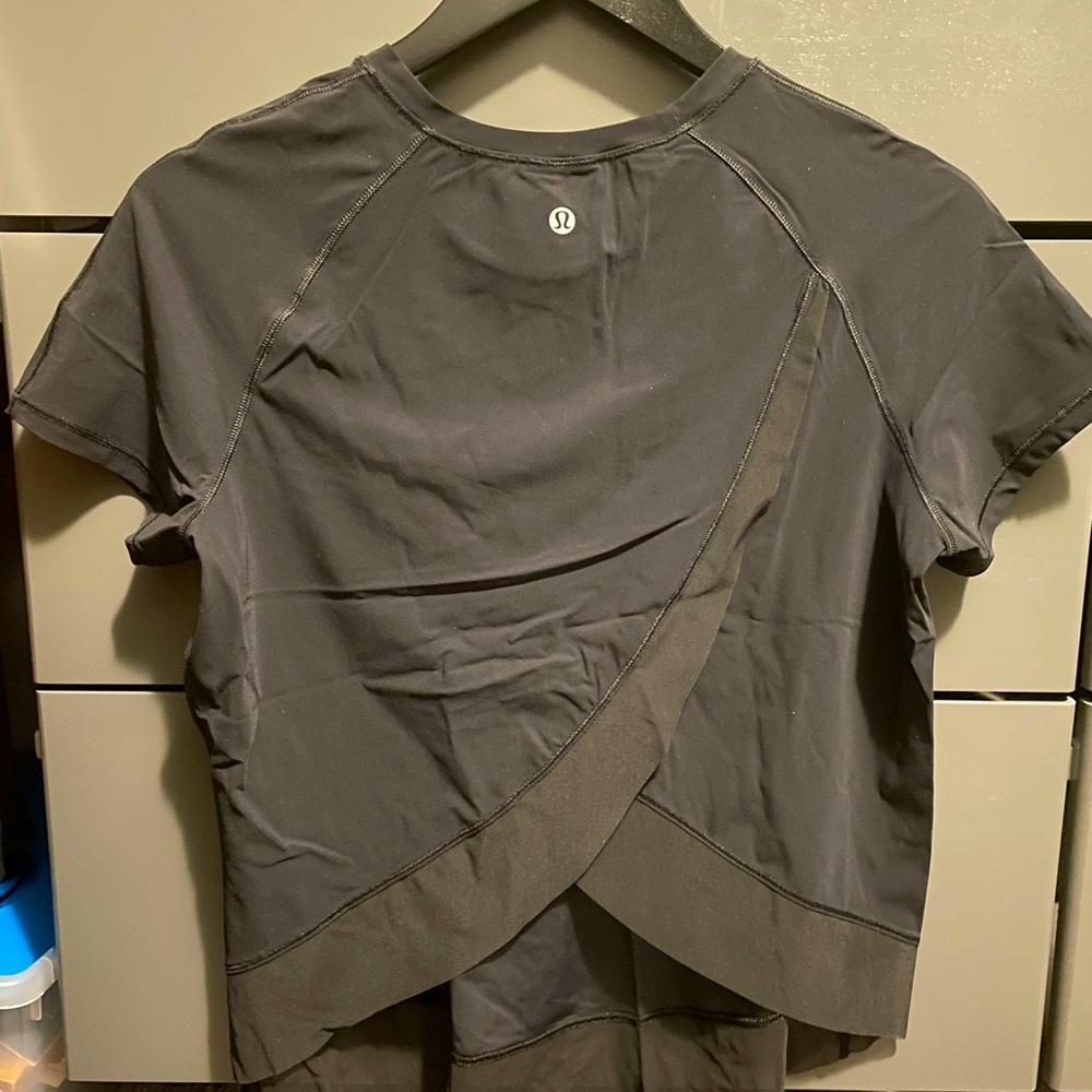 Lululemon workout top